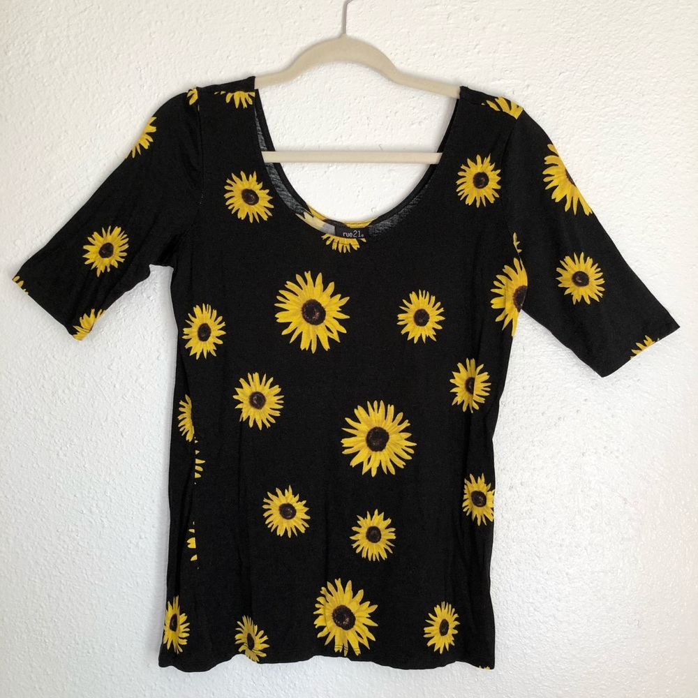Rue 21 black sunflower half sleeve  top XL